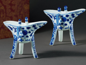 清乾隆  青花杂宝花卉纹爵杯一对