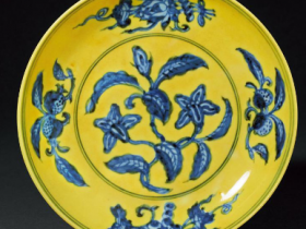 明正德  黄地青花栀子花果纹盘价格