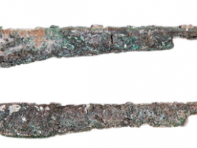 战国燕国小型“针首刀”二枚